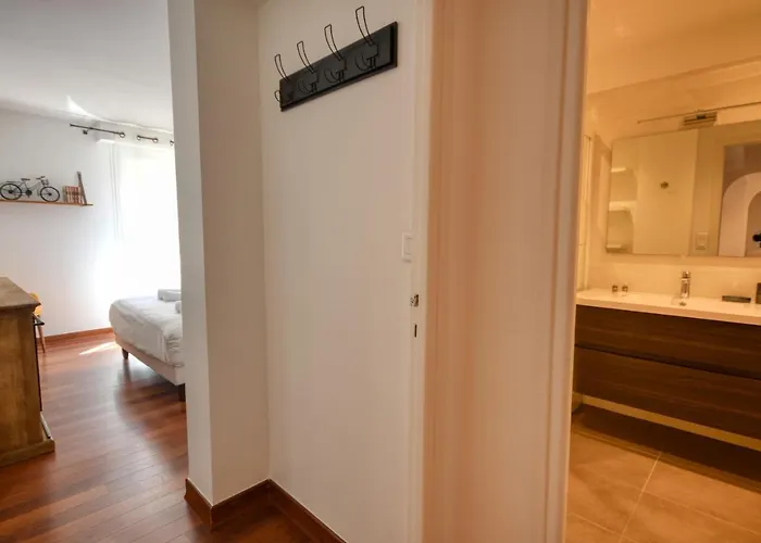 Апартаменти Le Carnot For 2 By Sunset