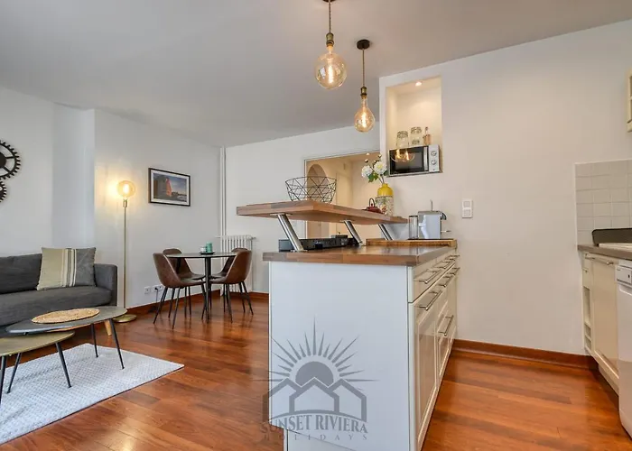 Апартаменти Le Carnot For 2 By Sunset